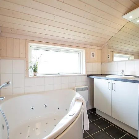 Grobenbrode Strandvilla Mit Einzelfluegel *